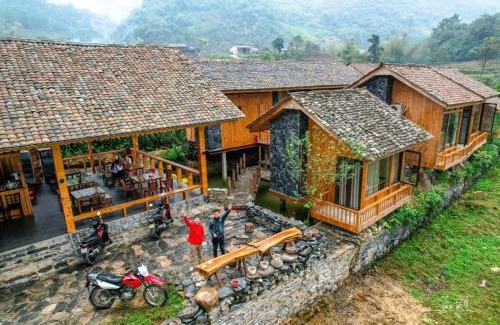 Yen Minh House | Exceptional Chien's Lodge Du Gia: Pet-Friendly Retreat