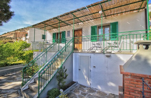 Chiessi Apartment | Pet-Friendly Retreat at Chiessi - The Saltino House