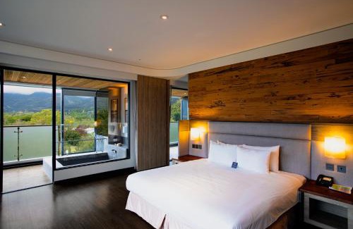Luye Resort | Relax at Chii Lih Resort: Pet Friendly with Spa & Pool
