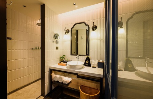 Guangning County Hotel | Unwind at Chikan Gu Zheng Mei Tang Hotel with Pool Access