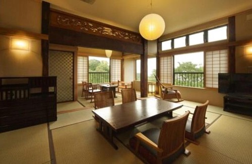Ajiro Hotel | Elegant Chikurinan Mizuno: 4-Star Retreat with Hot Tub