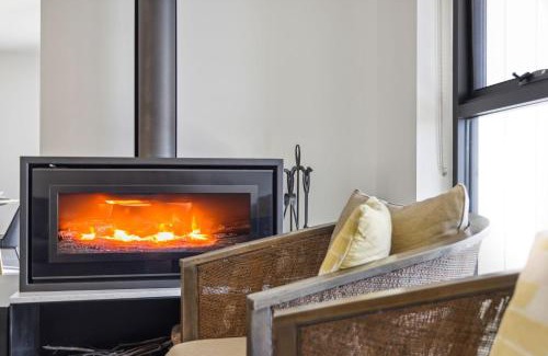 Jindabyne House | Family-Friendly Retreat at Chilam C - 4-Star Experience!
