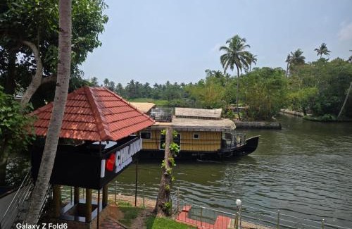Alappuzha House | Budget-Friendly Chilanka Lake View Resort with Family Amenities