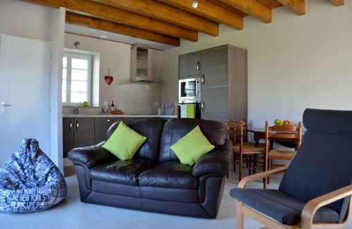 Saint-Seurin-de-Palenne Cottage | Family-Friendly Gîtes with Secure Pool & Beach Access