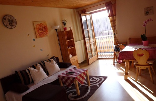 Taching a.See Apartment | Family-Friendly Farm Retreat in Scenic Taching am See