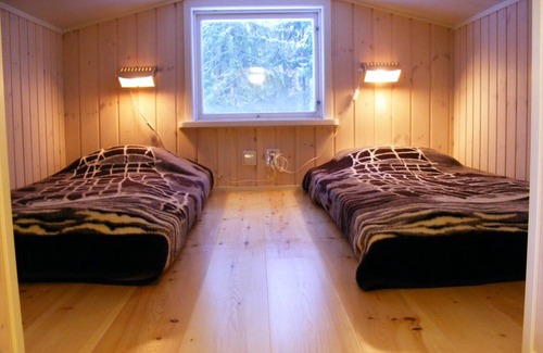 Mora House | Family-Friendly Getaway Steps from the Serene Lake