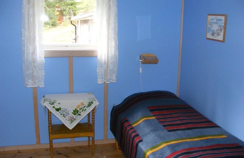 Mora House | Family-Friendly Getaway Steps from the Serene Lake