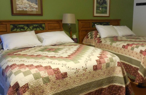 Lutak Hotel | Bear Viewing Retreat at Chilkoot Haven by the River