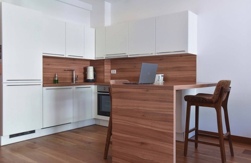 Podmaine Apartment | Relax at Chill and Go Aparthotel with Ocean Views