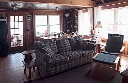 Madison Cottage | Relax and Work by the Beach with Oceanfront Views