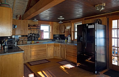 Madison Cottage | Relax and Work by the Beach with Oceanfront Views