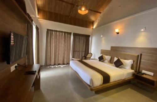 Periyur Hotel | Relax at Chill Berg Resort - Bodimettu with Family-Friendly Amenities