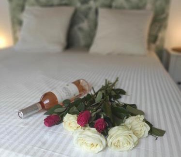 8th Arrondissement Ski Chalet | Relax at Chill Out Cabanon Coeur Calanques with Ocean Views