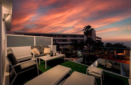 Callao Salvaje House | Tranquil Chill Out House: Family-Friendly with Pool Access