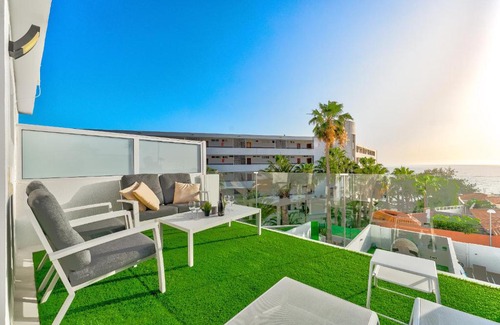 Callao Salvaje House | Tranquil Chill Out House: Family-Friendly with Pool Access