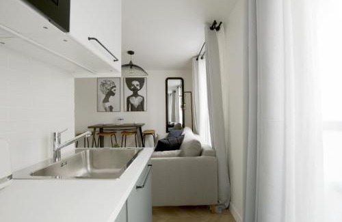Parc-de-Montsouris Apartment | Chill-out on Private Patio in Vintage Masterpiece