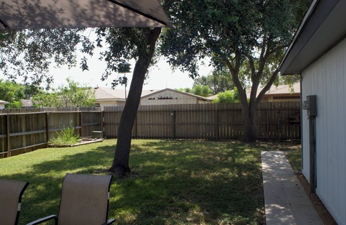South Side House | Relaxing Suburban Getaway with Ocean View & Spa Amenities