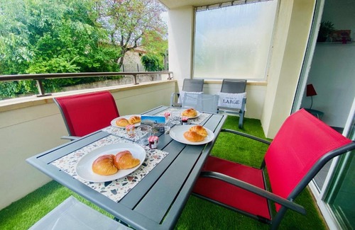 Les 3 Ponts Apartment | Relax at Chill - Enjoy a Sunny Terrace Retreat