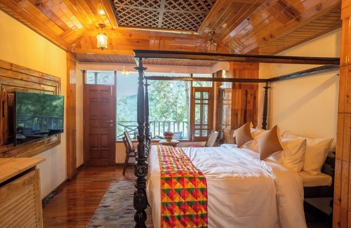 Kumarhatti Resort | Relaxing Chillaru Resort: Guest Rated 10/10 with Pool & Spa
