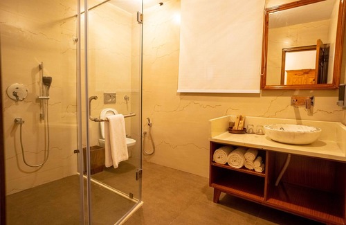 Kumarhatti Resort | Relaxing Chillaru Resort: Guest Rated 10/10 with Pool & Spa