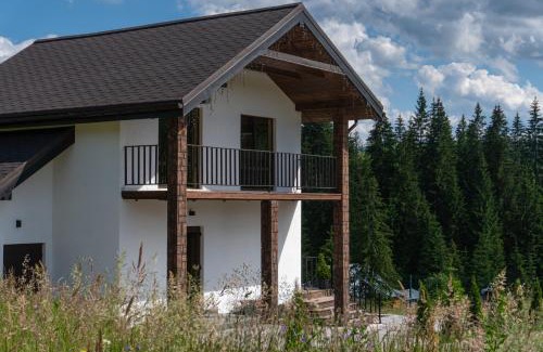 Yablunytsya Ski Chalet | Relax at Chillax Chalet: Guest Rated 9.8 with Family Amenities