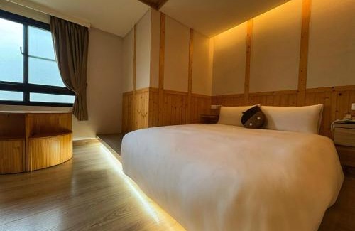 Cianjin District Hotel | Discover Sung Tai Hotel: Family-Friendly with Breakfast Included