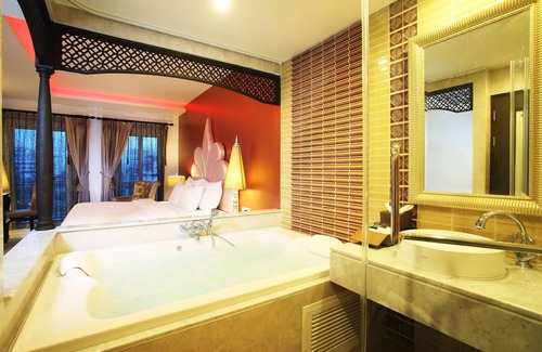 Ban Phan Thom Hotel | Relaxing Retreat at Chillax Resort with Pool and Dining