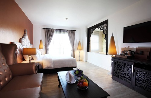 Ban Phan Thom Hotel | Relaxing Retreat at Chillax Resort with Pool and Dining