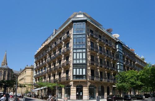 San Sebastian Centro Apartment | Family-Friendly Iberorent Apartments near Chillida Larramendi