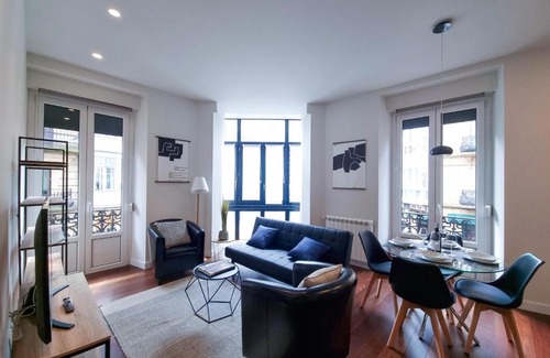 San Sebastian Centro Apartment | Family-Friendly Iberorent Apartments near Chillida Larramendi