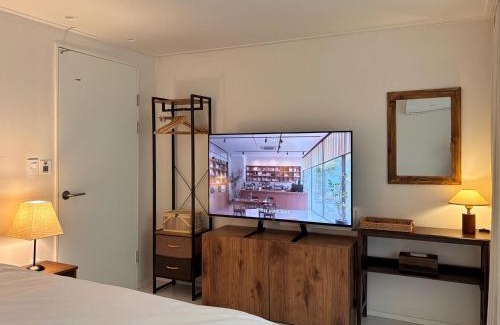 Mapo Apartment | Relaxing Heal Stay in Mangwon with Family-Friendly Amenities