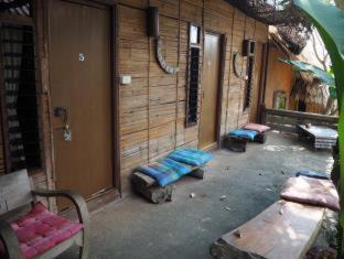 Pai House | Inviting Chilling Hill Guesthouse with 8.3/10 Review Score
