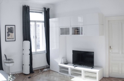 Oberdobling Apartment | Chillout Lounge: Relaxing Stay with Spa and Hot Tub