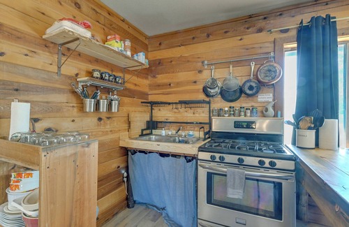 Chiloquin Apartment | Chiloquin Vacation Rental w/ On-Site Barn!