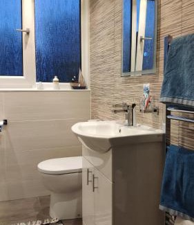 Inverkeithing House | Exceptional Chilowen - Happy House with Kitchen Amenities