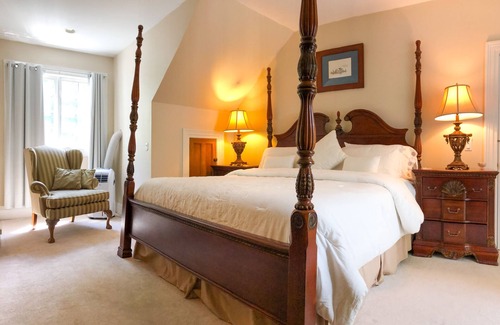 Bar Harbor House | Chiltern Inn: Rated 9.2 with Pool, Spa & Family Amenities