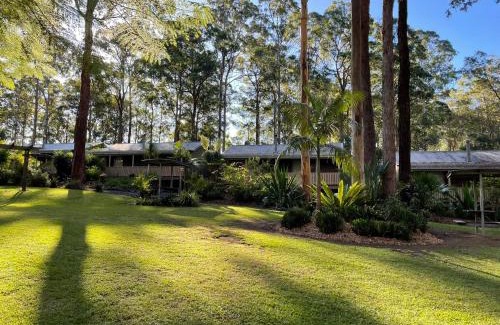 Old Bar Resort | Elegant Chiltern Lodge Country Retreat with Ocean Views