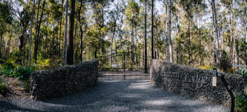 Old Bar Resort | Elegant Chiltern Lodge Country Retreat with Ocean Views