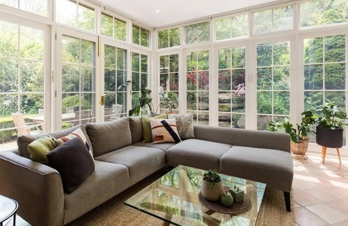 Stirling House | Chilterns of Stirling - Guest Rated 10/10 with Family Amenities