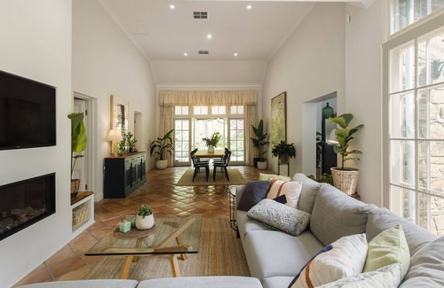 Stirling House | Chilterns of Stirling - Guest Rated 10/10 with Family Amenities