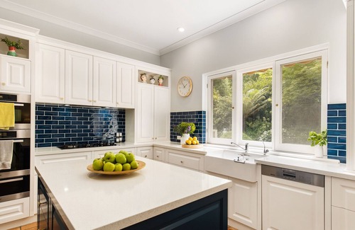 Stirling House | Chilterns of Stirling - Guest Rated 10/10 with Family Amenities