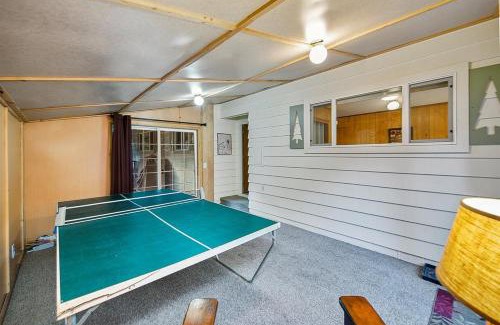 Joseph House | Discover Chimney Lake: Family & Pet-Friendly Retreat