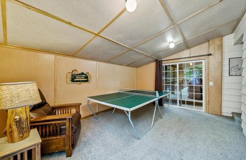 Joseph House | Discover Chimney Lake: Family & Pet-Friendly Retreat