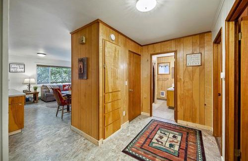 Joseph House | Discover Chimney Lake: Family & Pet-Friendly Retreat