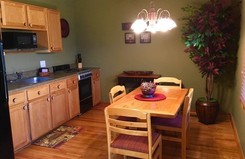 Sautee Nacoochee Cabin | Relaxing Chimney Mtn 5 Cabin with Hot Tub & Deck