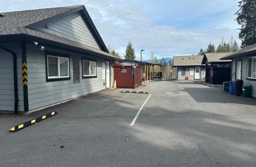 Port Alberni House | Top-Rated Family-Friendly Stay at Chims Motel