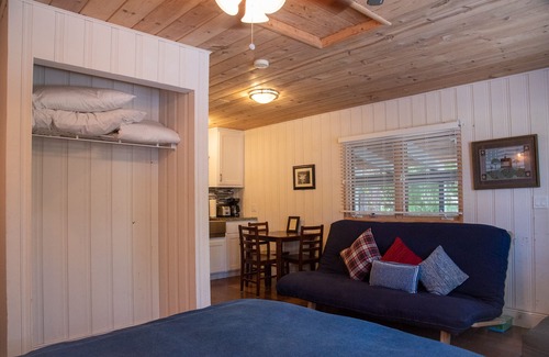 La Porte Cottage | Cozy Cabin Getaway with Deck & Lake View, Rated 9.6/10