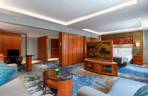Yuexiu Hotel | Elegant China Hotel: 5-Star Getaway with Spa & Pool