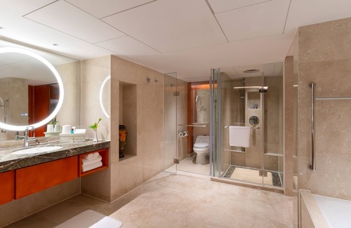 Yuexiu Hotel | Elegant China Hotel: 5-Star Getaway with Spa & Pool