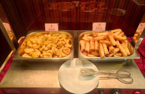 Luogang Hotel | Top-Rated China Show International Hotel with Hot Tub Access